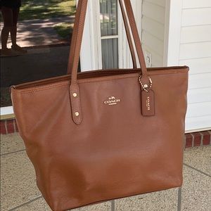 Coach purse! In good condition!